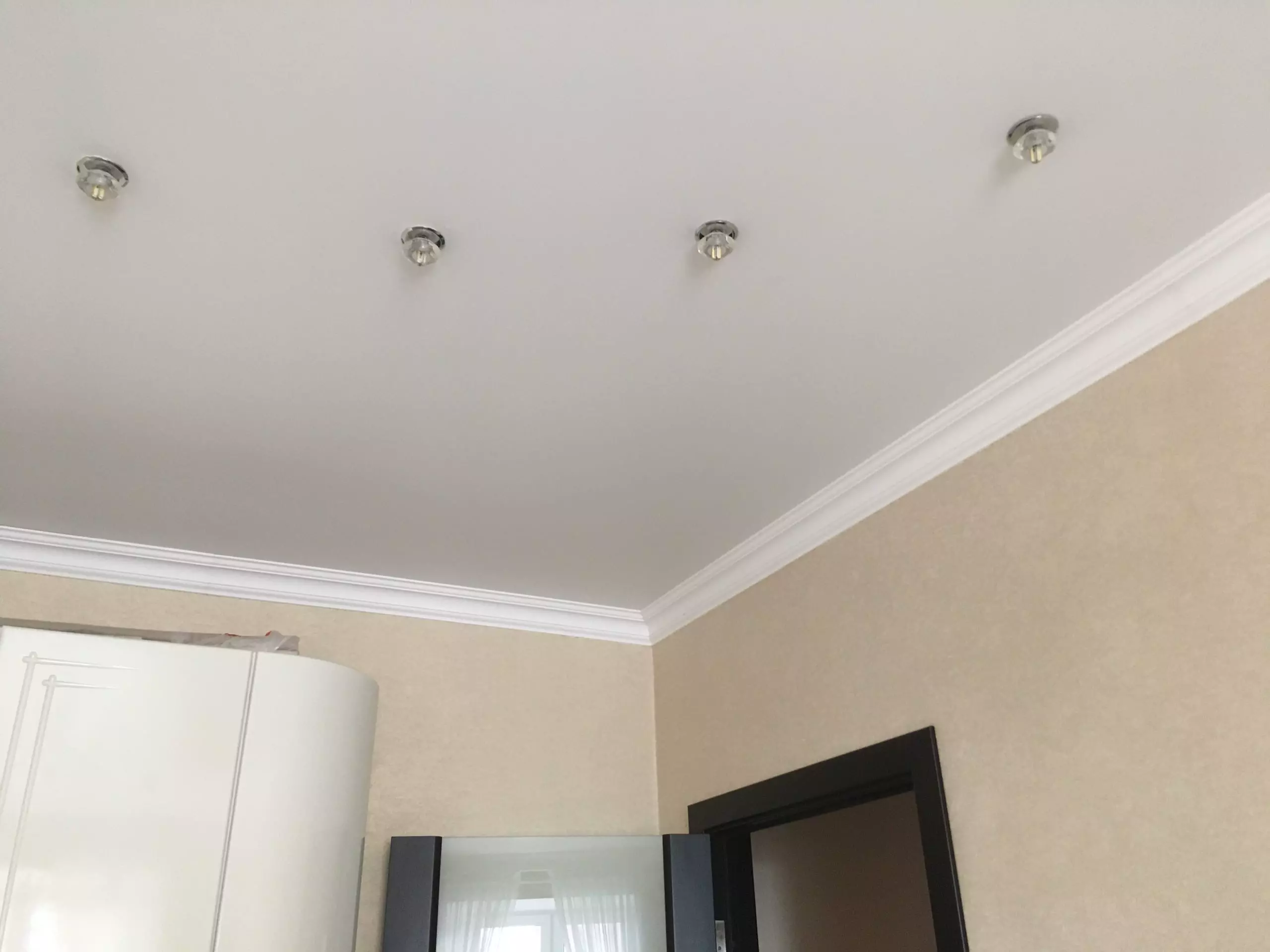 Матовый натяжной потолок в квартиру, фото 1